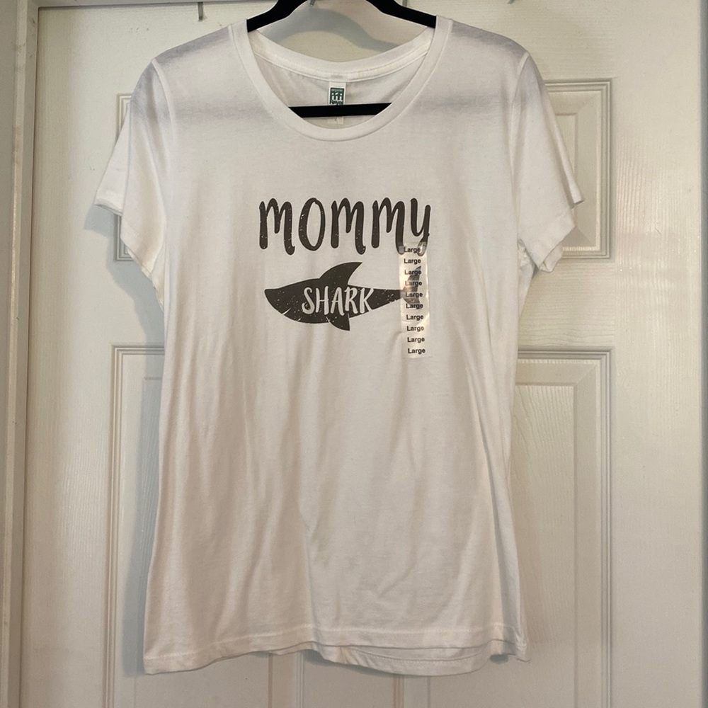 NWT Mommy shark shirt